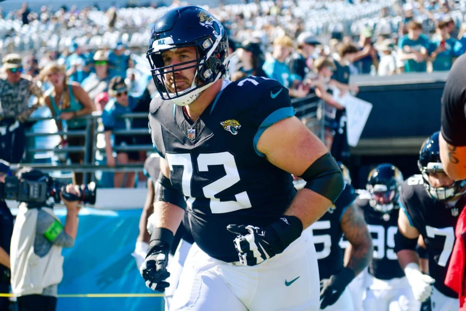 Jaguars Restructure Contracts of LT Walker Little &amp; WR Dyami Brown