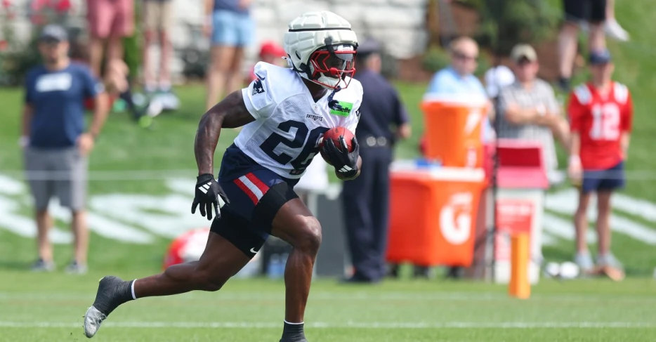 Patriots elevate pair of practice squad players on eve of Saints game