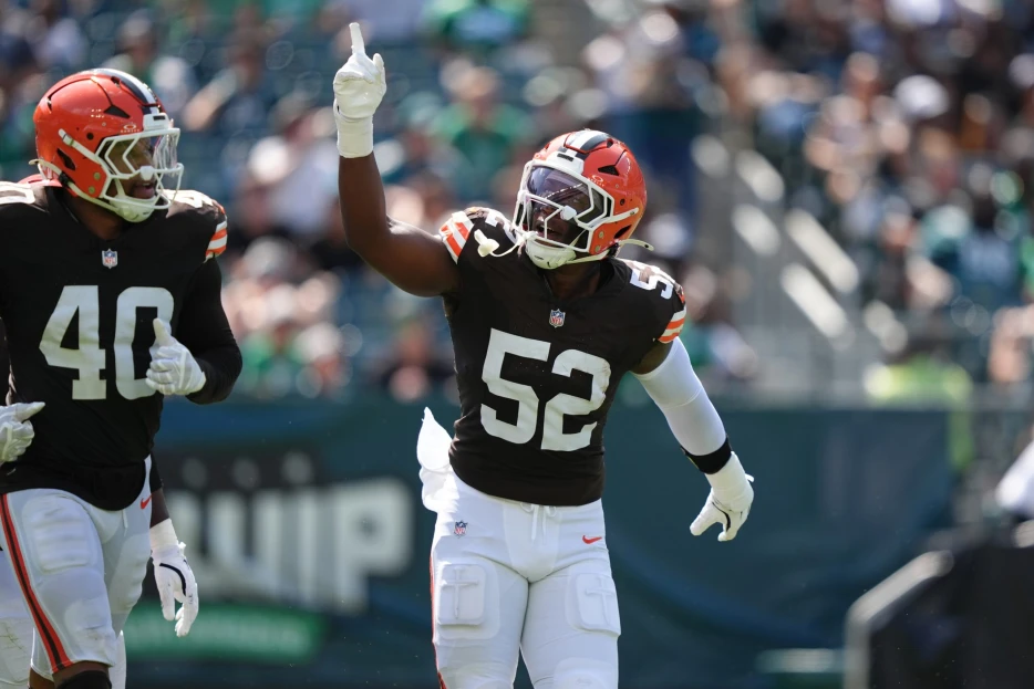 Steelers Signing DE KJ Henry To P-Squad