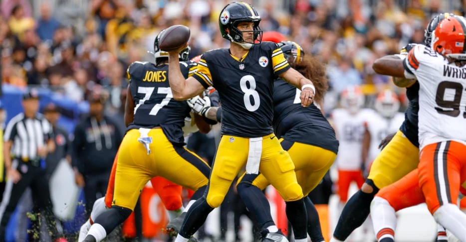 Aaron Rodgers praises LT Broderick Jones after blanking Myles Garrett