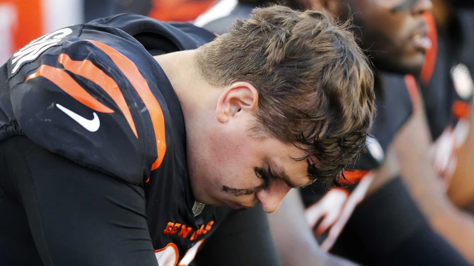 Bengals’ Trey Hendrickson exits Packers game early with back injury