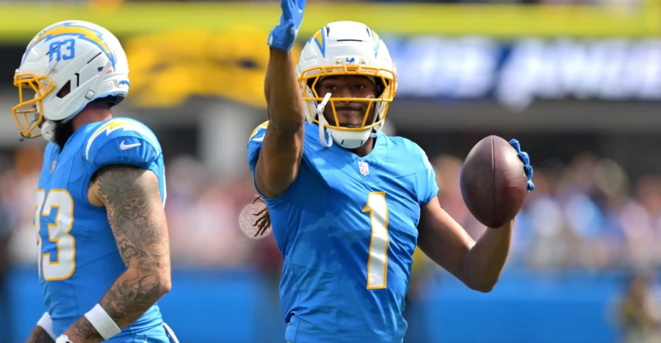 Chargers-Dolphins Live Game Recap: Depleted Bolts take on Fins in Miami