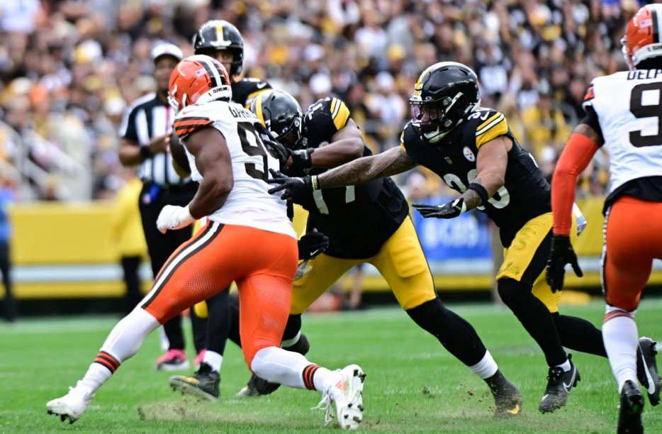 Inside How Steelers’ O-Line Shut Down Myles Garrett