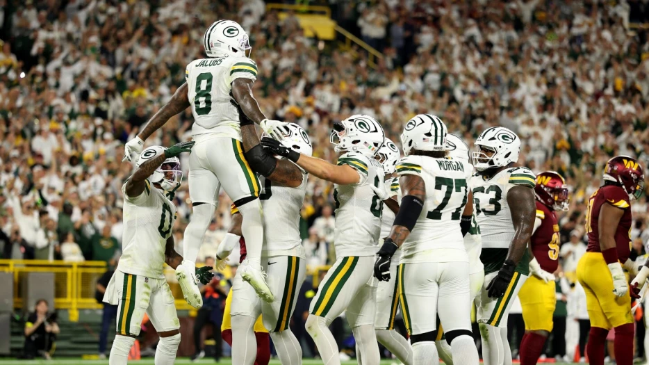 Thursday Night Football: Packers roll Commanders 27-18