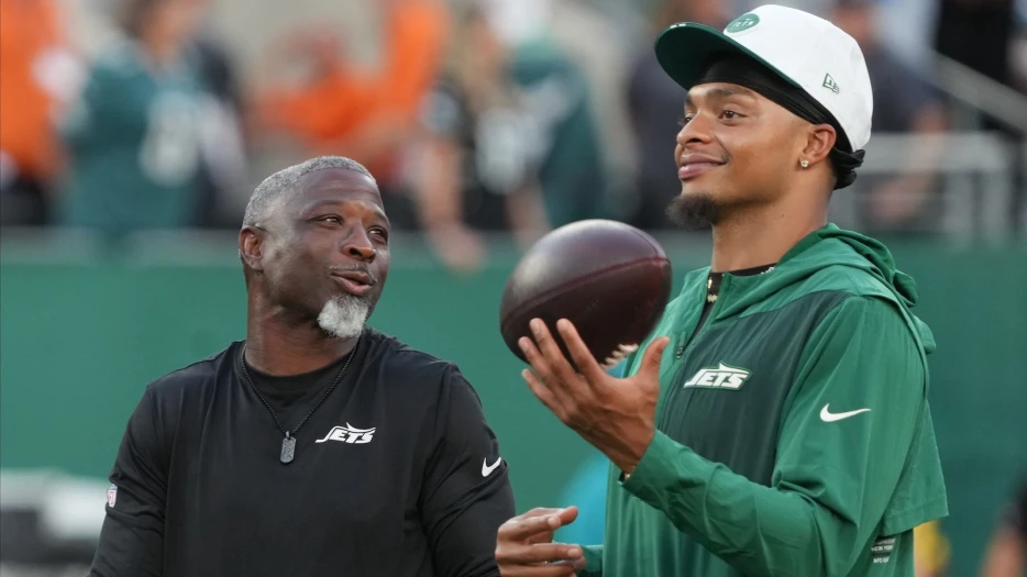 Aaron Glenn Could Lose The Jets Locker Room If He Doesn’t Bench Justin Fields For Tyrod Taylor: Report
