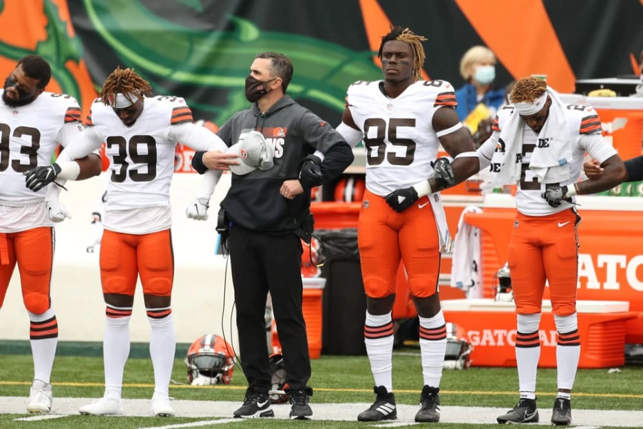 Browns HC Gives Blunt Response to Mike Tomlin’s Recent Criticism