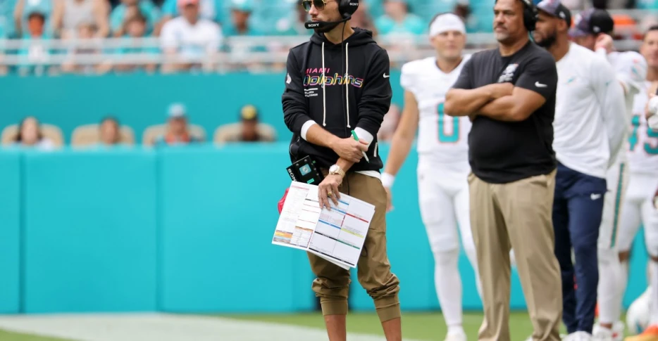 Dolphins deliver another heartbreaker  – The Splash Zone 10/13/25