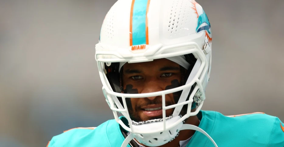 Former Miami Dolphins WR Accuses Tua Tagovailoa of Being Late to Team Meeting