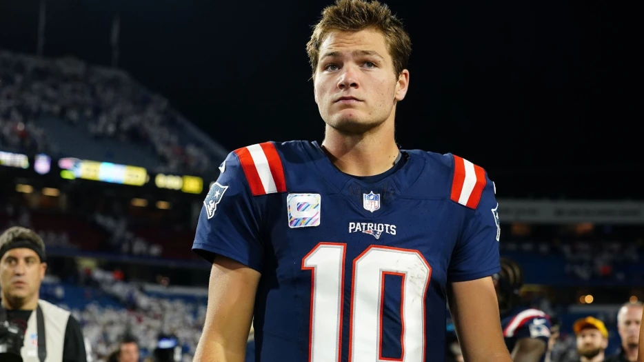 Former NFL MVP Heaps Praise On Patriots Quarterback Drake Maye