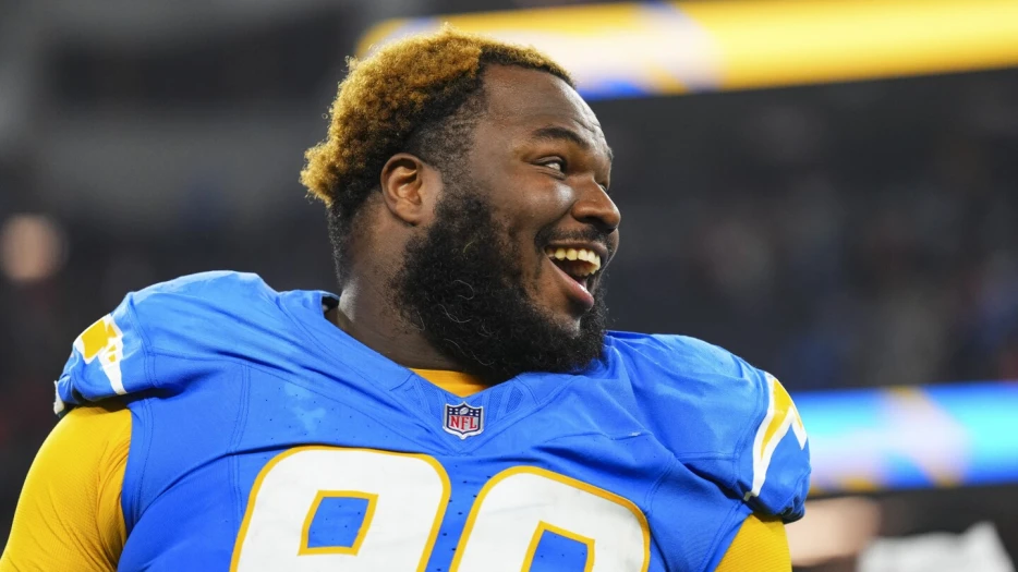 Teair Tart was fined for open-handed blow to Travis Kelce's helmet