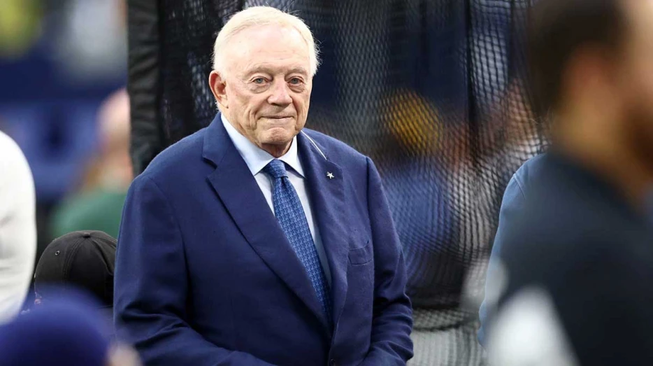 Cowboys’ Jerry Jones accused of ‘gaslighting’ fans with asinine pass-rush take