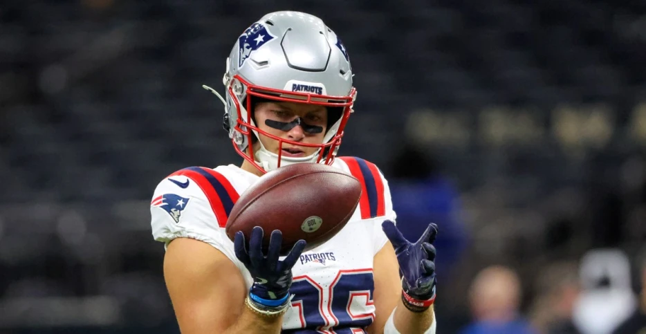 Making NFL debut a ‘surreal’ experience for Patriots rookie Efton Chism III