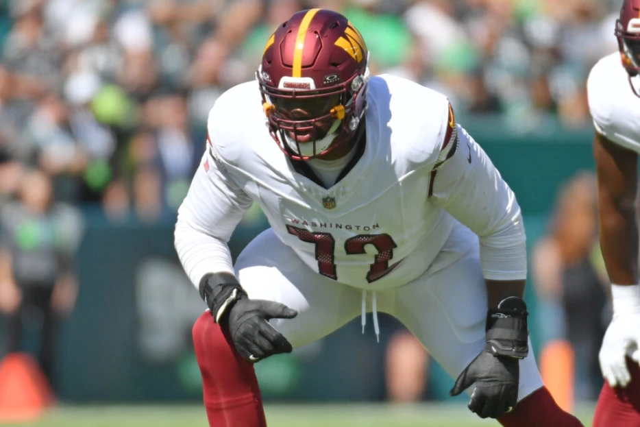 OL Charles Leno Announces Retirement