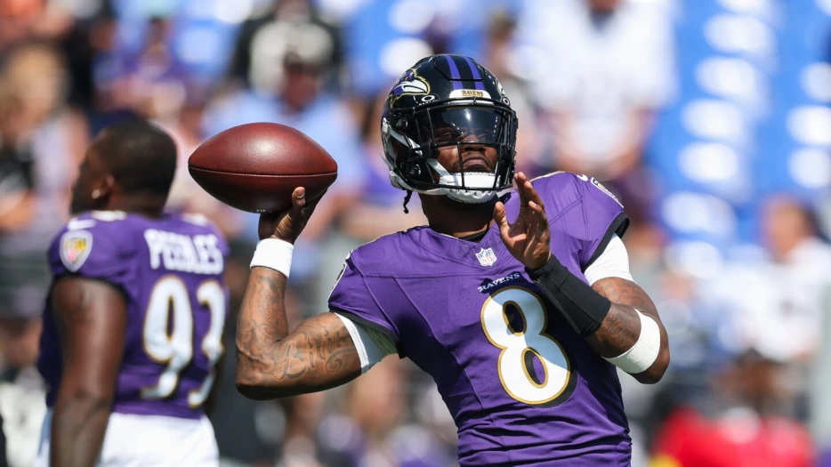 Ravens turn blocked punt into Lamar Jackson TD pass, lead 10-0
