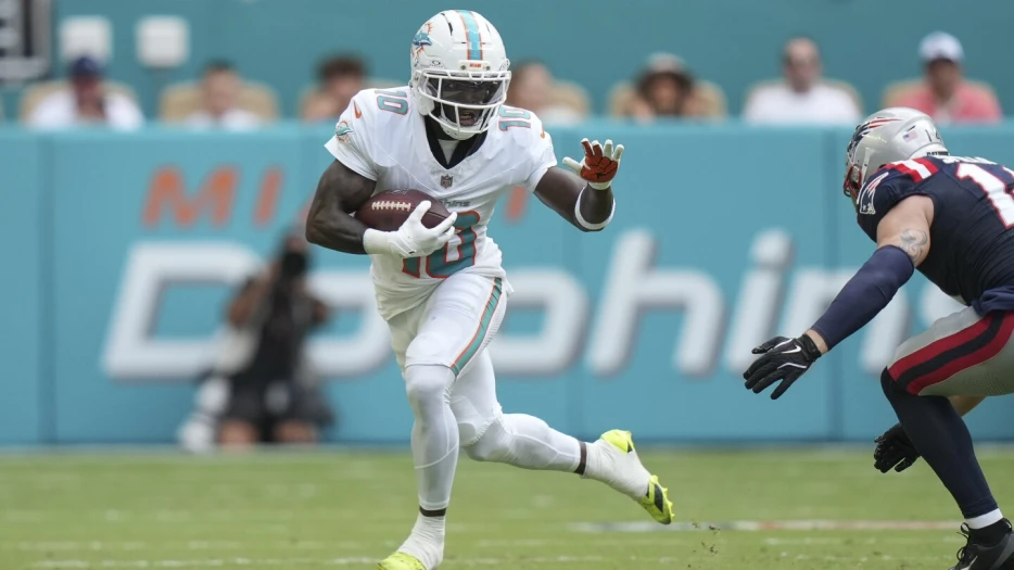 Tyreek Hill's big day includes a 47-yard catch, his longest in more than a year