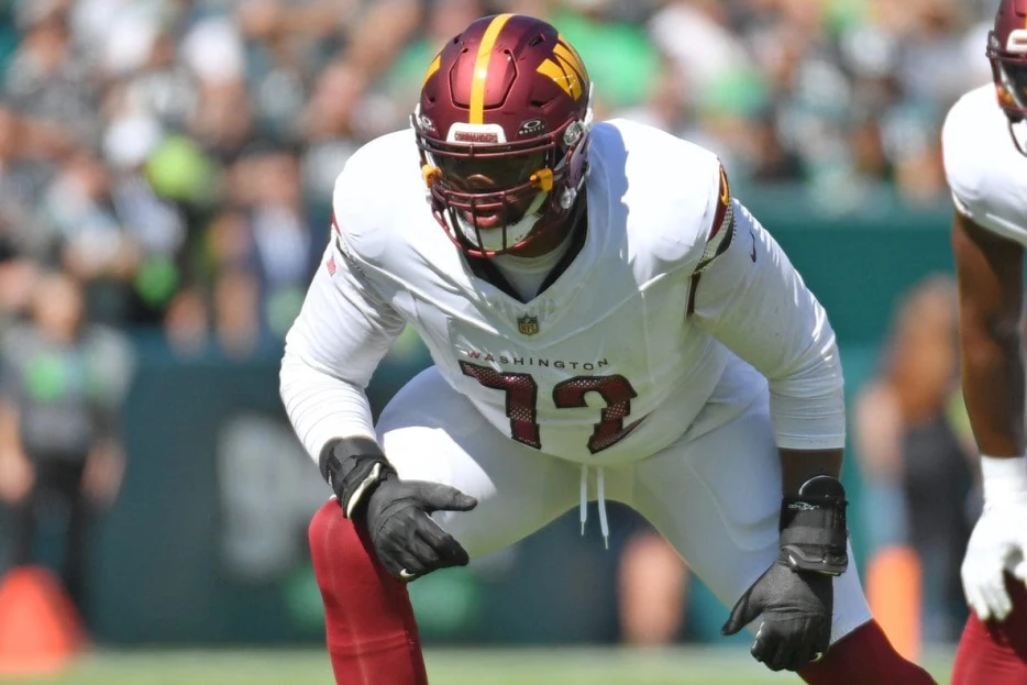 Veteran OT Charles Leno Officially Announced Retirement