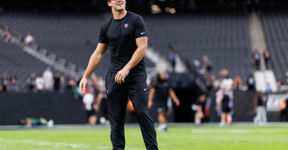 Brock Bowers, Jaboki Meyers not practicing