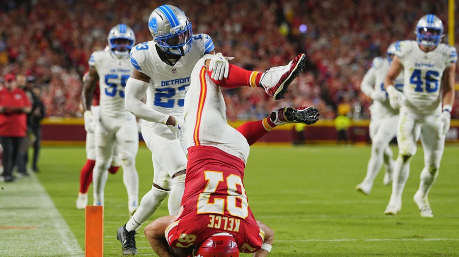 Chiefs TE Travis Kelce’s ‘headstand’ vs. Lions left him with charley horse, Jason Kelce clowning