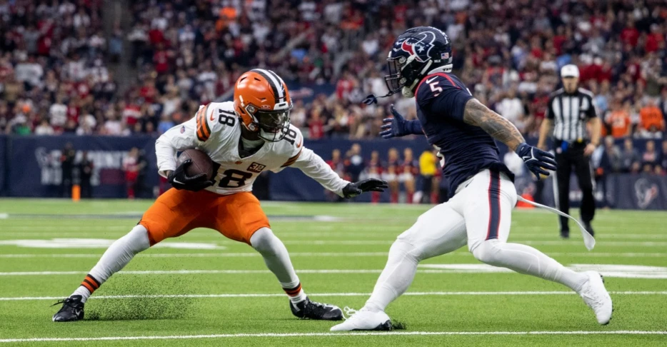 Daily Dawg Chow 10/15: Browns news; WR David Bell unexpectedly retires, CB Tre Avery promoted to active roster, more