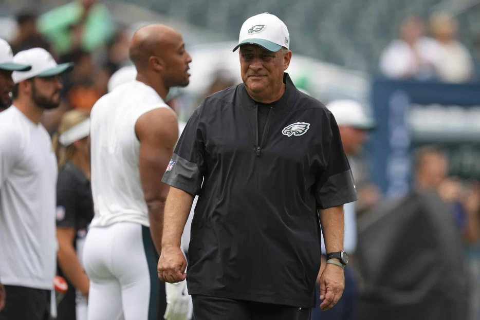 Vic Fangio Hints At Bigger Role For Eagles Rookie