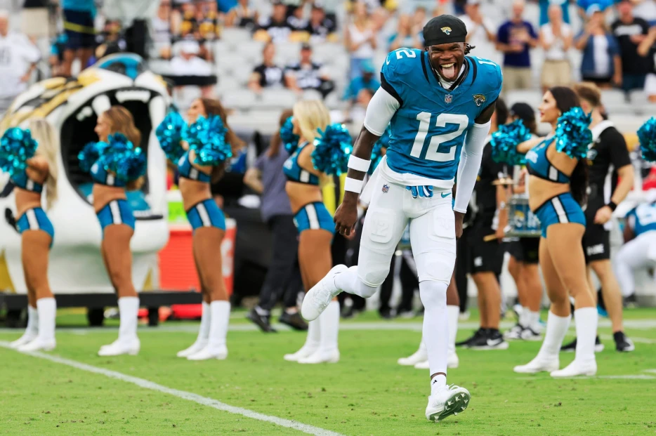 AFC Notes: Brian Callahan, Amy Adams Strunk, Travis Hunter, Colts, Jaguars, Titans