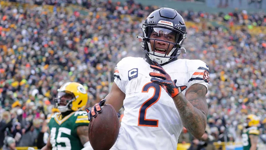 Bears’ DJ Moore upgraded on injury report after mystery hospital visit