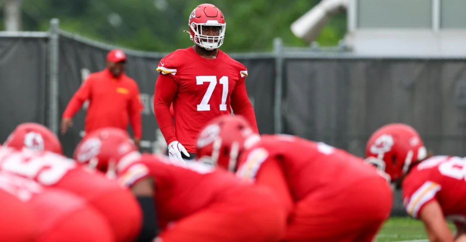 Chiefs remain mum on Josh Simmons’ continued absence