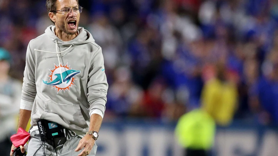 Dolphins apparently have saved Mike McDaniel, Chris Grier (for now)