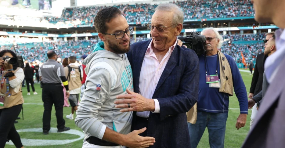 Dolphins owner Stephen Ross provides surprising update on Mike McDaniel’s job security