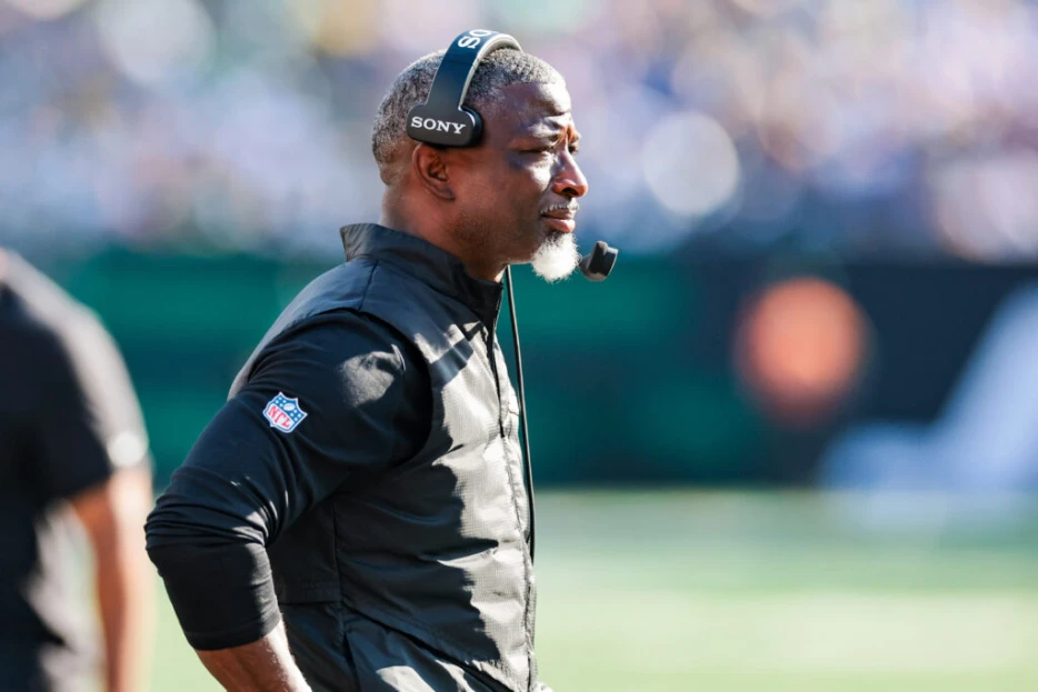 Jets HC Aaron Glenn Doesn’t Want Breece Hall Trade