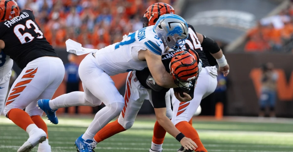 Notes: Aidan Hutchinson ranked No. 1 pass rusher ahead of Week 7