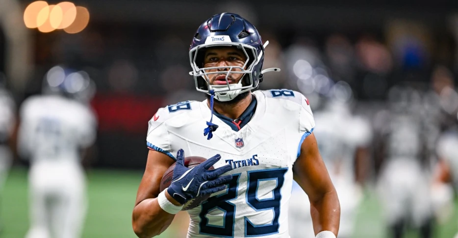 Patriots add tight end Thomas Odukoya, defensive tackle Leonard Taylor III to practice squad
