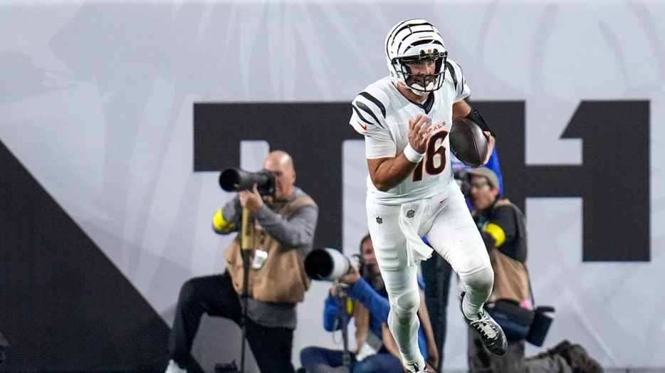 Bengals teammates wax poetic about Joe Flacco after TNF win