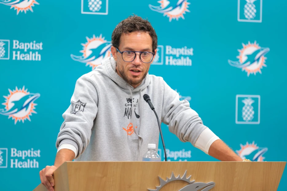 Mike McDaniel: All Trade Rumors Involving Dolphins Players Are ‘Baseless’
