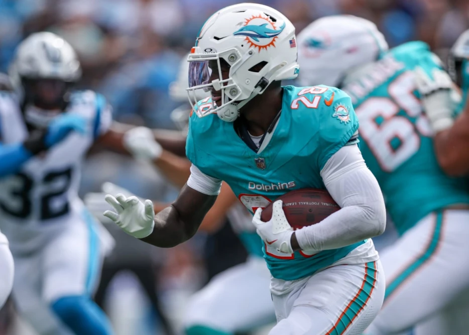 NFL Rumors Roundup: Latest on Trey Hendrickson, De’Von Achane Suitor, WRs and RBs
