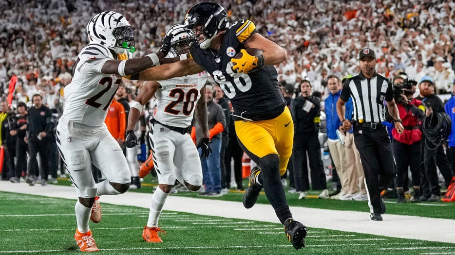 Steelers’ Aaron Rodgers passes Ben Roethlisberger on all-time NFL list