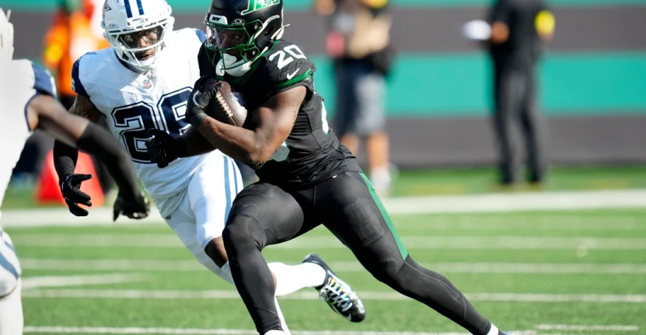 The Jets should use the fullback more on Breece Hall runs
