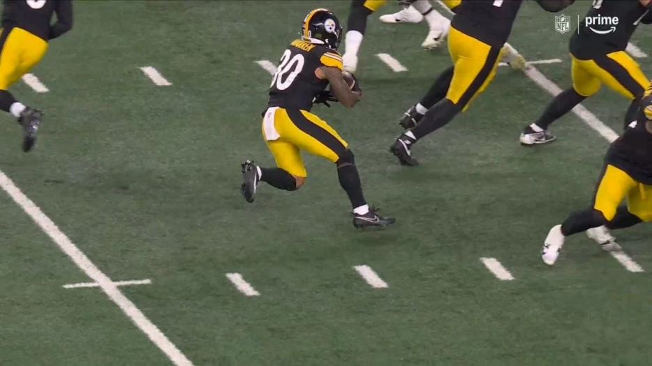 Chris Long ‘Surprised’ Steelers Didn’t Stick To The Run Against Bengals