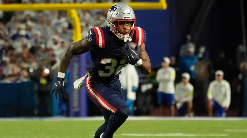 Patriots’ Coach Drops Truth Bomb On TreVeyon Henderson’s Performance