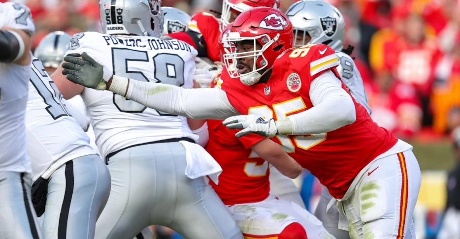 Raiders Week 7: Chris Jones is a big problem