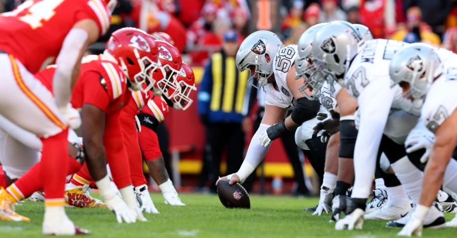 Chiefs-Raiders LIVE updates: Kickoff coming soon at Arrowhead
