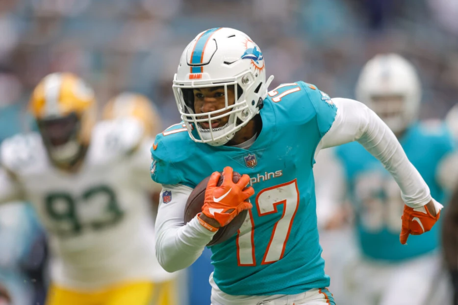 Dolphins WR Jaylen Waddle Drawing Interest; Miami Does Not Plan To Deal Waddle, RB De’Von Achane