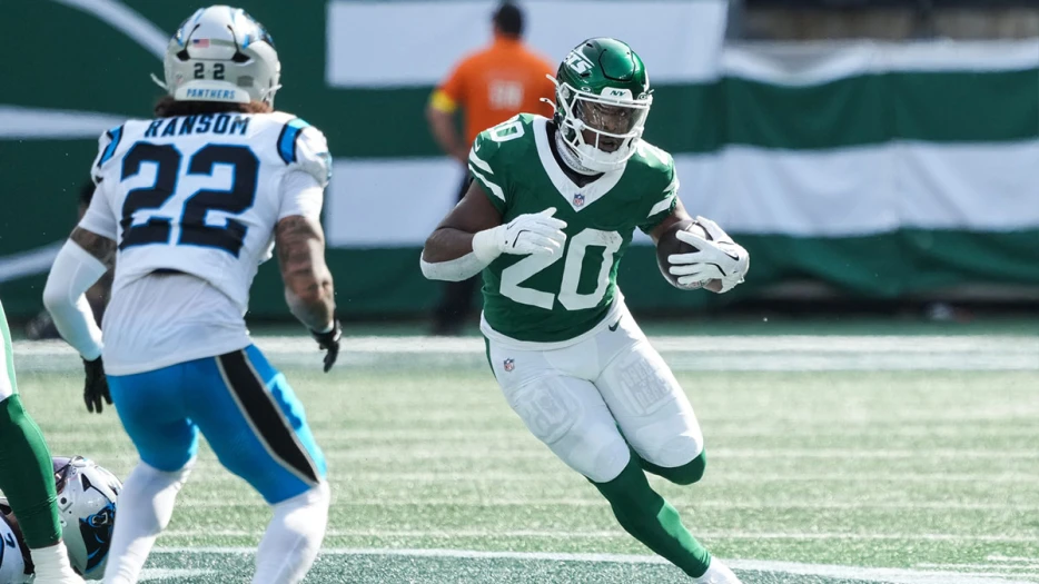 Jets’ Breece Hall injury scare pops up as trade rumors swirl all around him