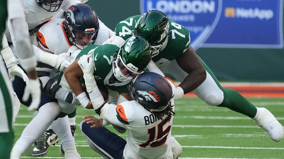 Jets’ Justin Fields benched for Tyrod Taylor vs. Panthers