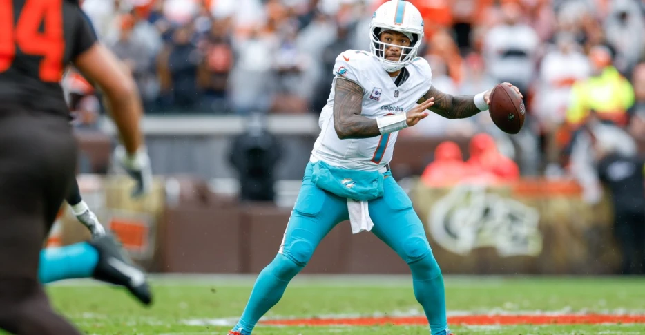 3 Reasons Why – Dolphins continue losing streak, lose to Browns in Week 7