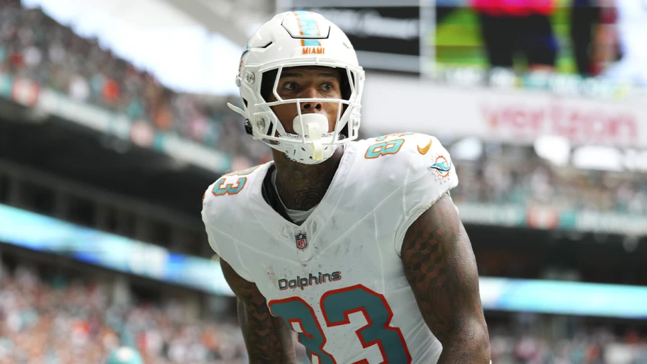 Dolphins’ Darren Waller gets positive injury update, is week-to-week with pec tear