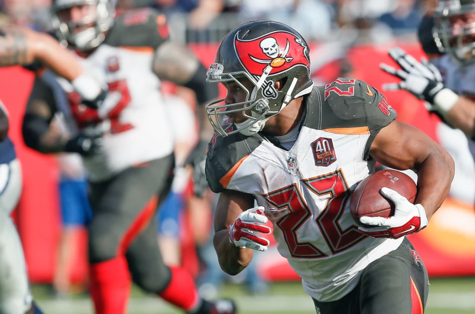 Former Bucs RB Doug Martin Dies At 36