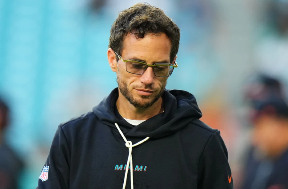 Mike McDaniel Worries Fans With Rambling Press Conference After Embarrassing Blowout Loss To Browns