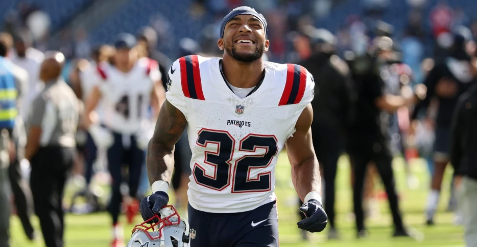 Mike Vrabel shares insight on TreVeyon Henderson’s season-low workload vs. Titans