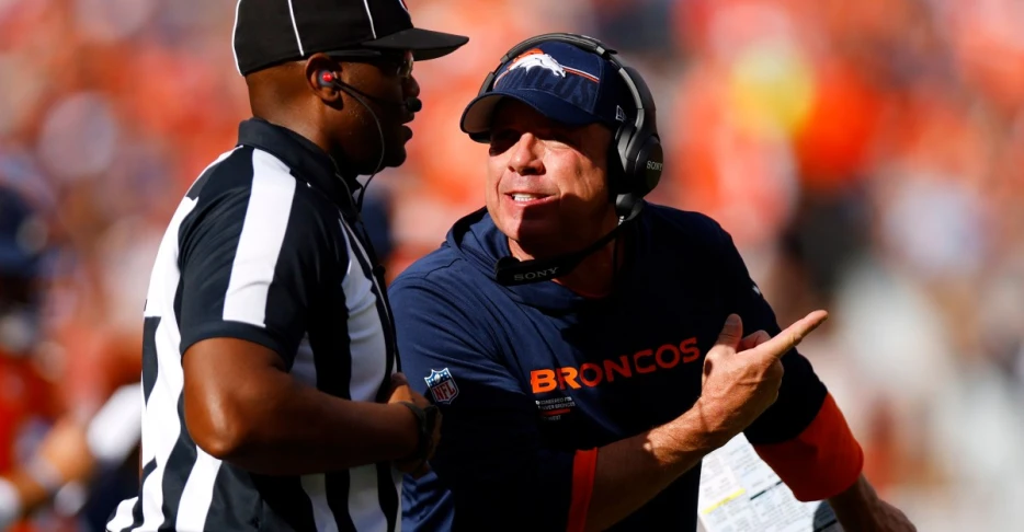 Twitter reacts to the bogus PI call on the Broncos late in the 4th quarter